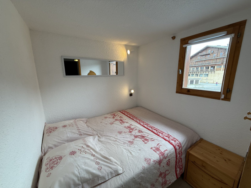 _lv_images__lot_0001440130_02_21858241