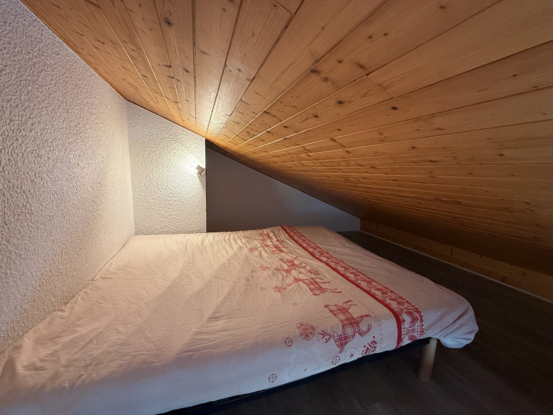 _lv_images__lot_0001450221_09_20575628