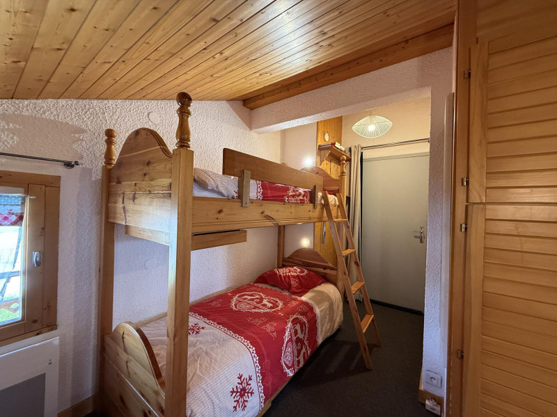 _lv_images__lot_0001450224_09_21666963