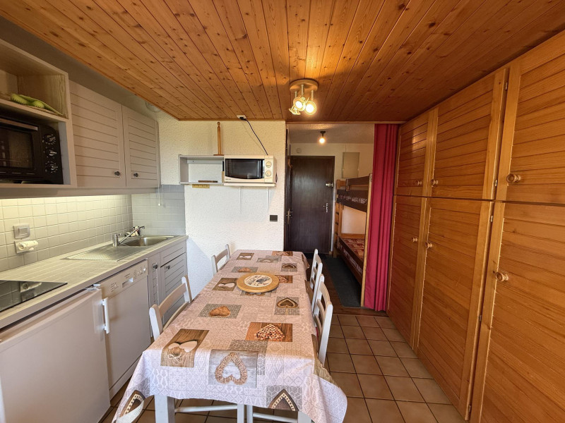 _lv_images__lot_0001460313_06_21227310