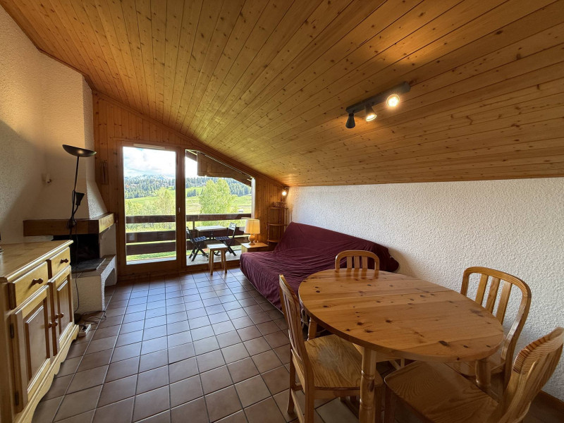 _lv_images__lot_0001460316_01_20796178