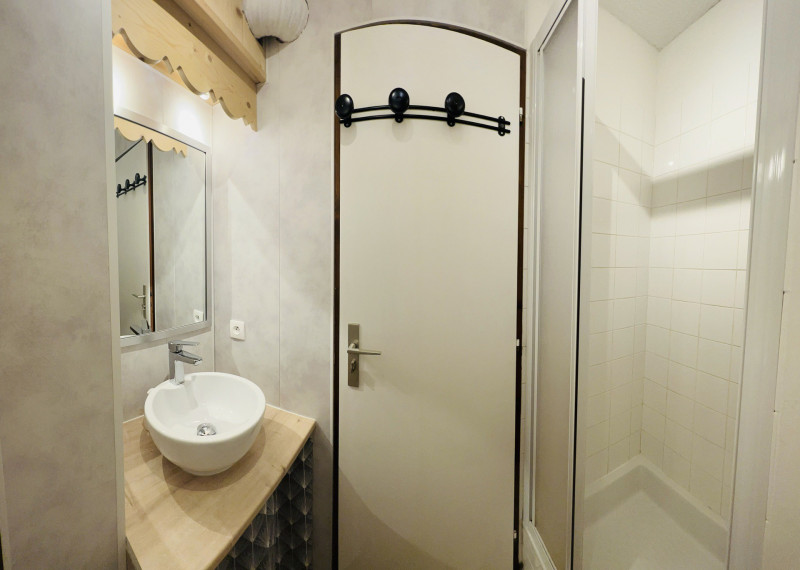 _lv_images__lot_0001480201_09_20577077