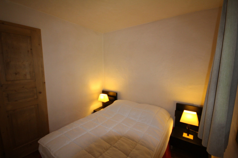 _lv_images__lot_0001570009_02_22300840