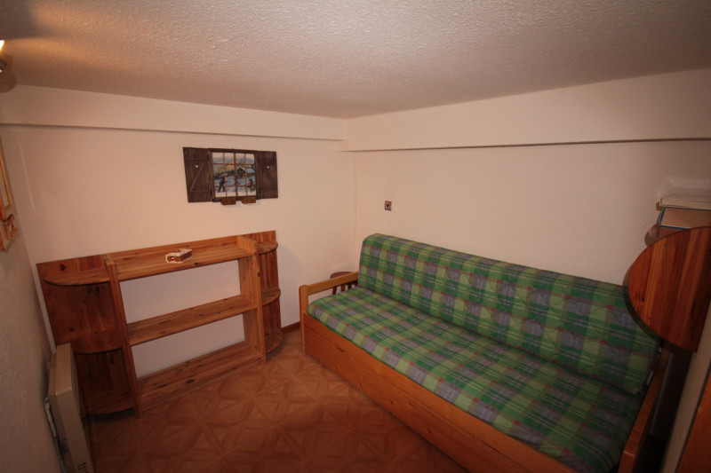 _lv_images__lot_0001660002_09_20515771