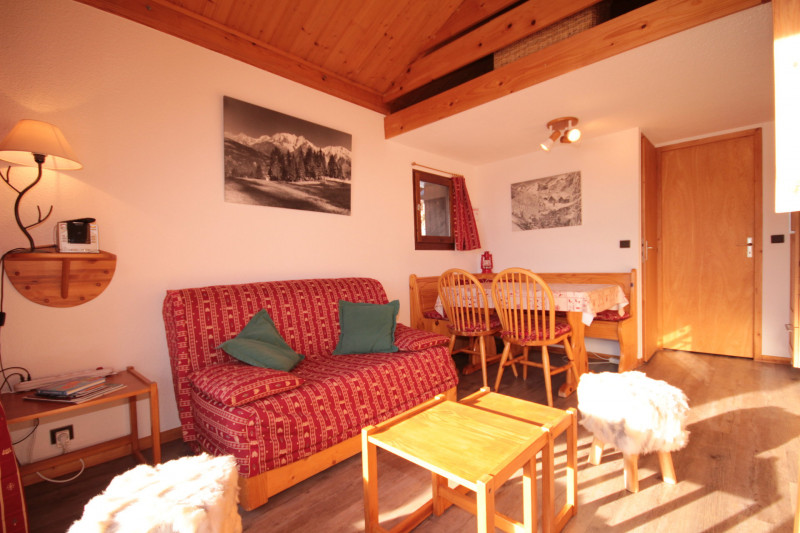 _lv_images__lot_0001690111_09_21263421