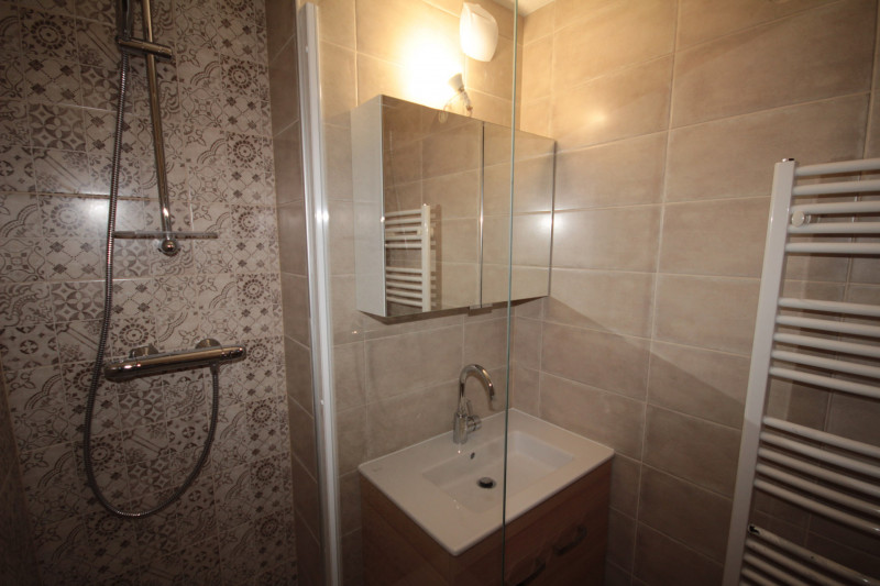 _lv_images__lot_0001690113_12_21653693 _lv_images__lot_0001690113_12_21653693