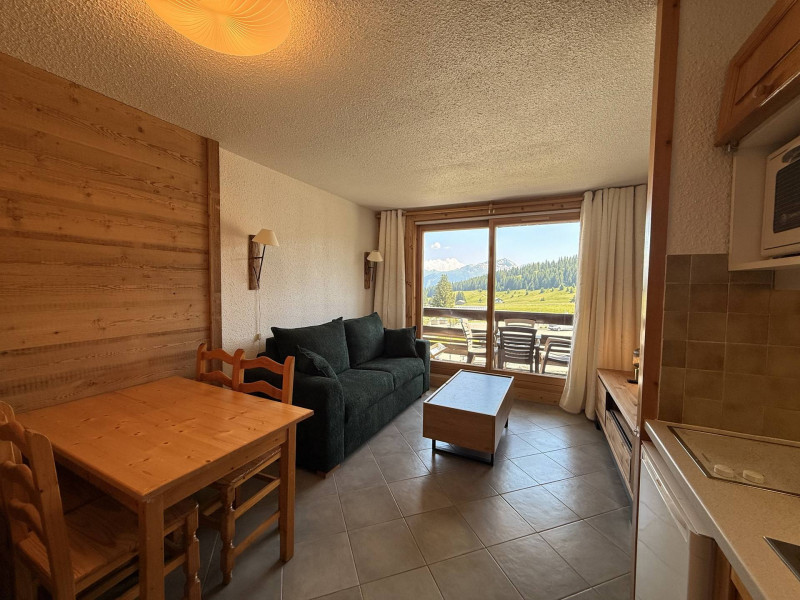 _lv_images__lot_0001700209_02_19779405