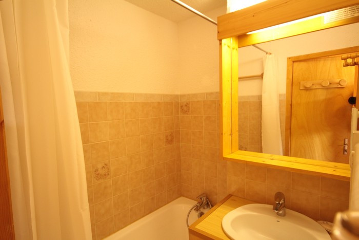 _lv_images__lot_0001700209_07_18672085