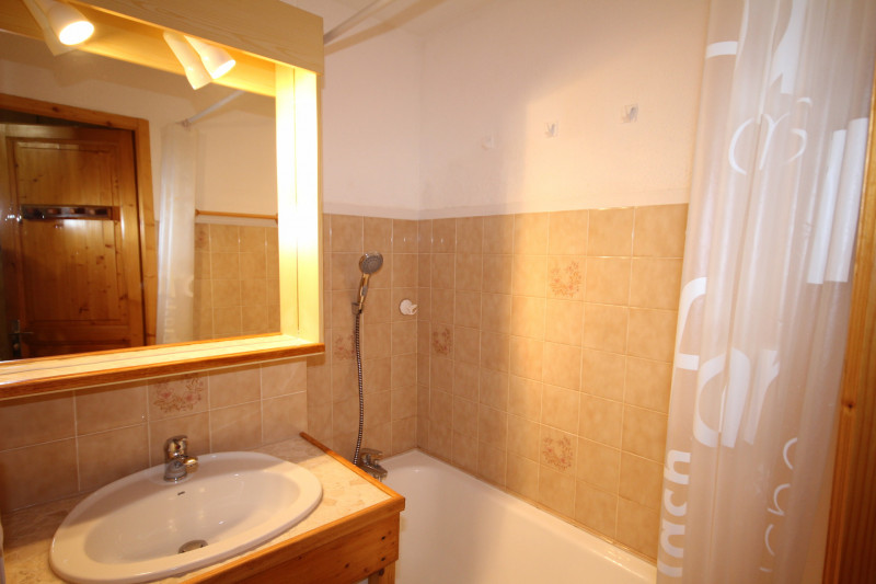 _lv_images__lot_0001710301_03_21278532