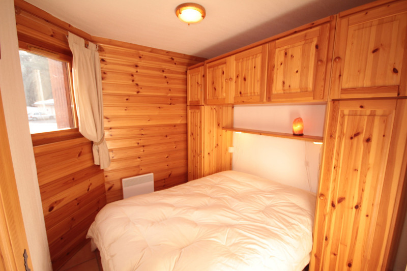 _lv_images__lot_0001870008_02_20496240