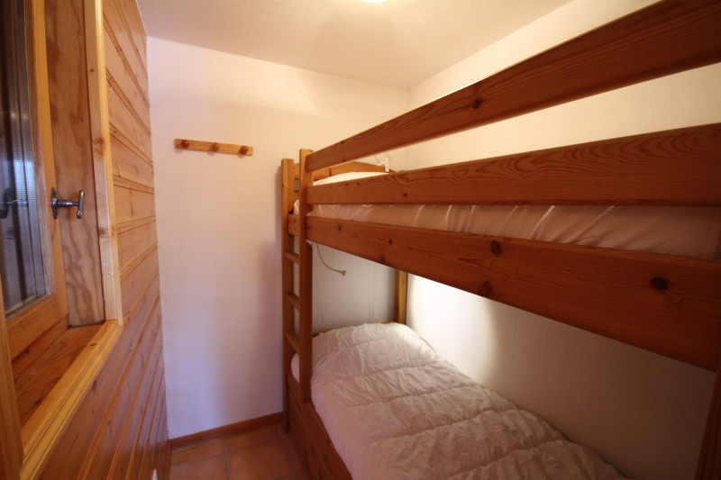 _lv_images__lot_0001870008_08_21266552