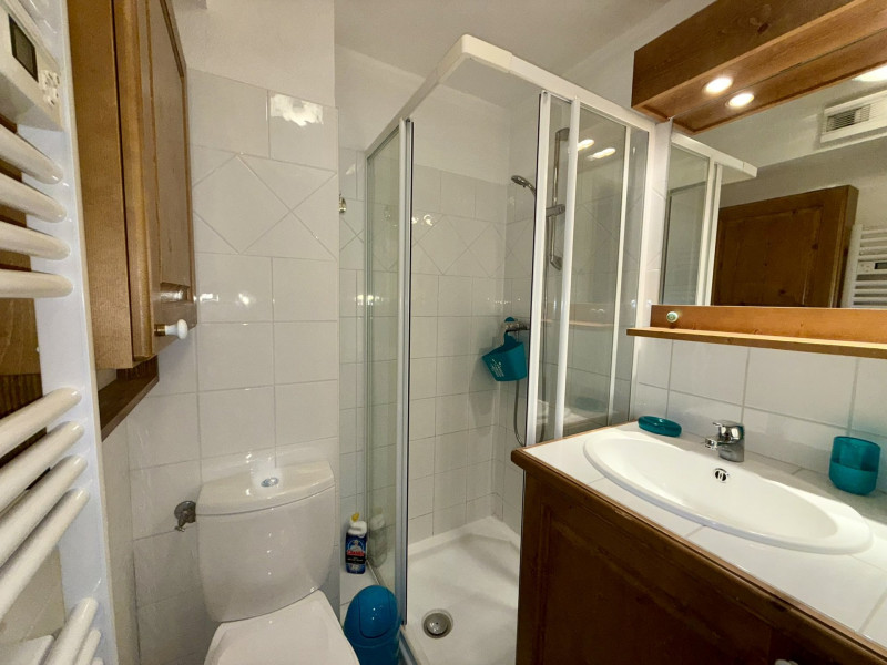 _lv_images__lot_0001890006_03_20462177