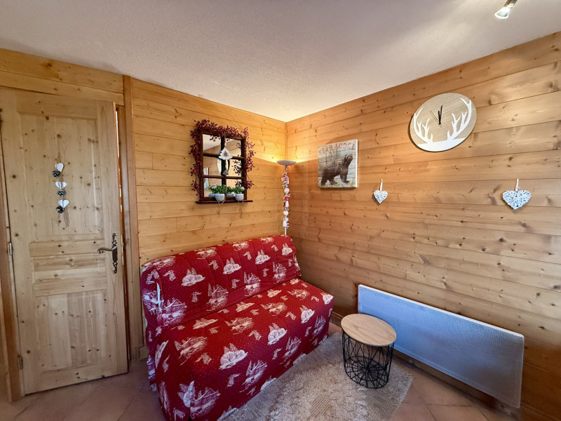 _lv_images__lot_0001890006_06_20956988