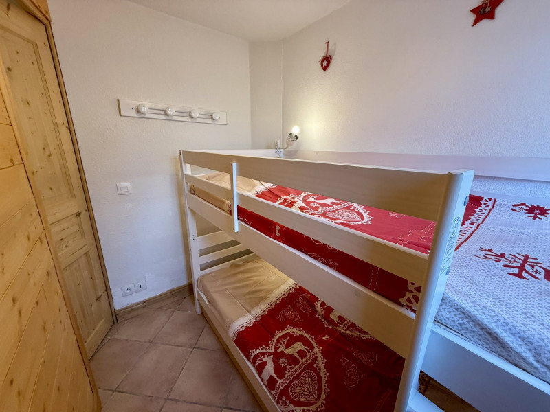 _lv_images__lot_0001890006_09_22009485