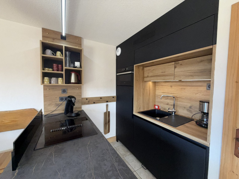 _lv_images__lot_0001900004_06_22287203