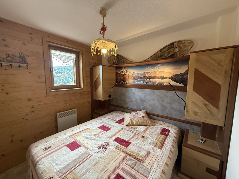 _lv_images__lot_0001900004_09_21918863