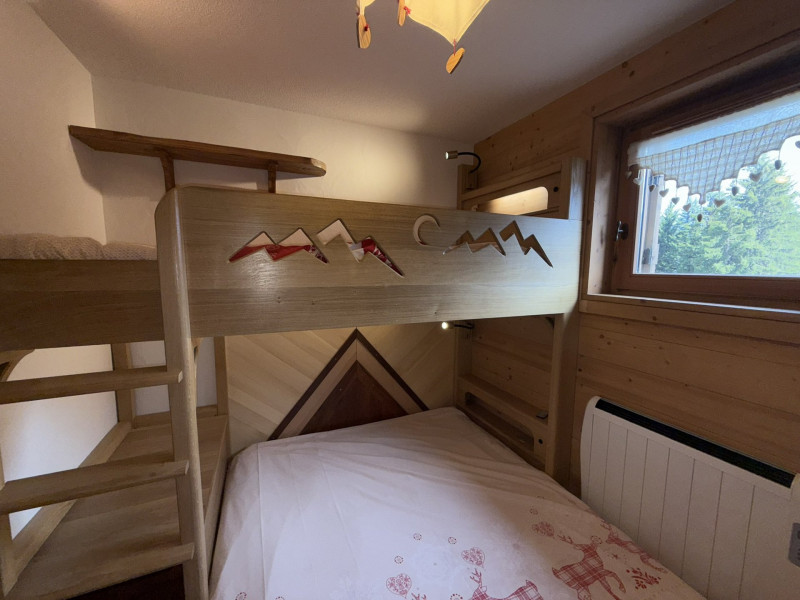 _lv_images__lot_0001900004_10_21261797