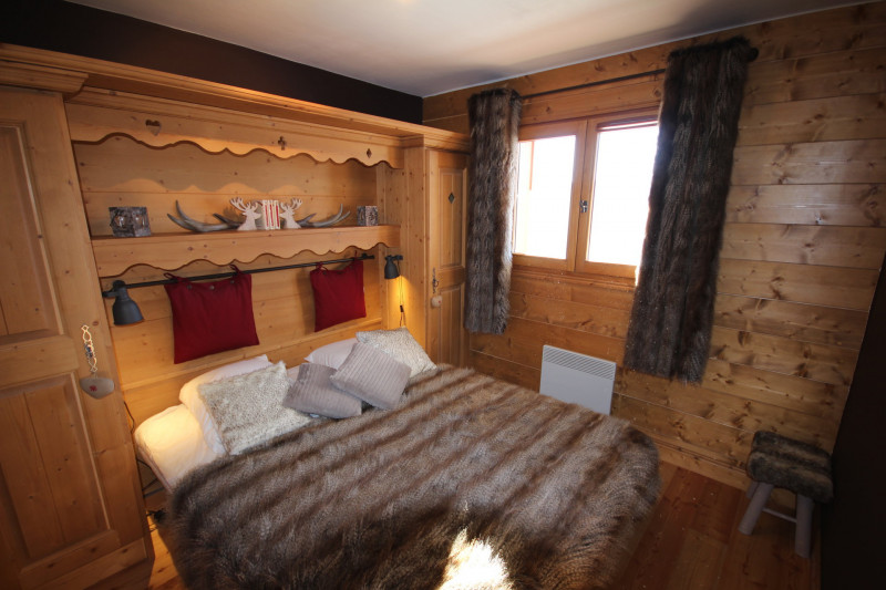 _lv_images__lot_0001980003_02_22301617