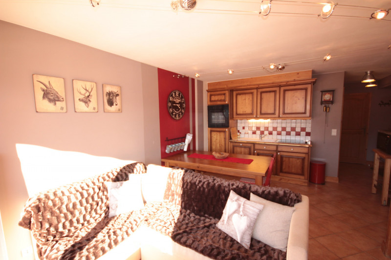 _lv_images__lot_0001980003_08_21445384