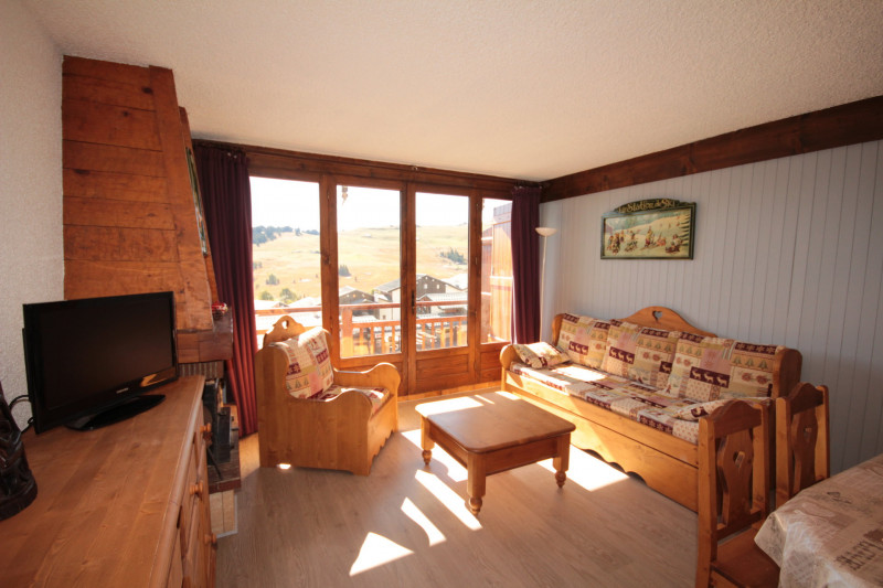 _lv_images__lot_0002180033_08_18619012