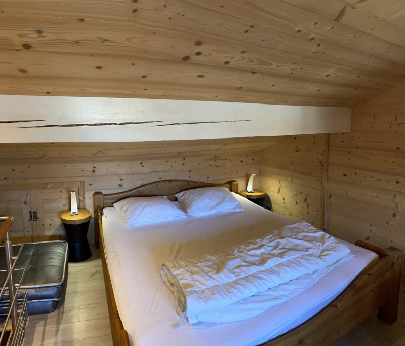 _lv_images__lot_0002330030_11_21562966