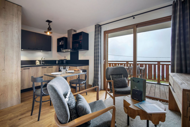 _lv_images__lot_0075554044_01_20607961