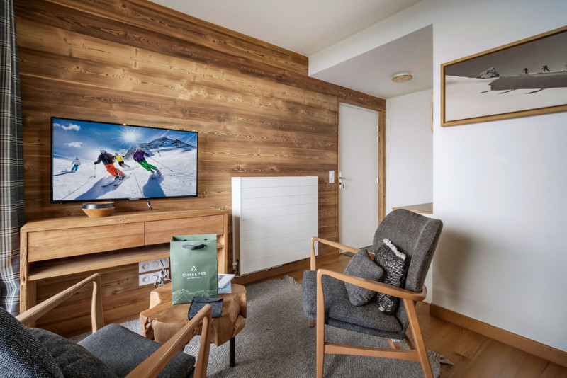 _lv_images__lot_0075554044_03_20407256