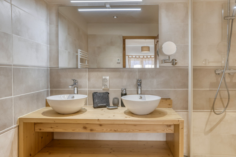 _lv_images__lot_0075554157_05_22269661