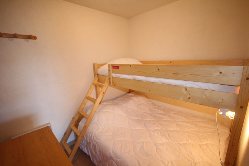 _lv_images__lot_0100000010_02_21857128