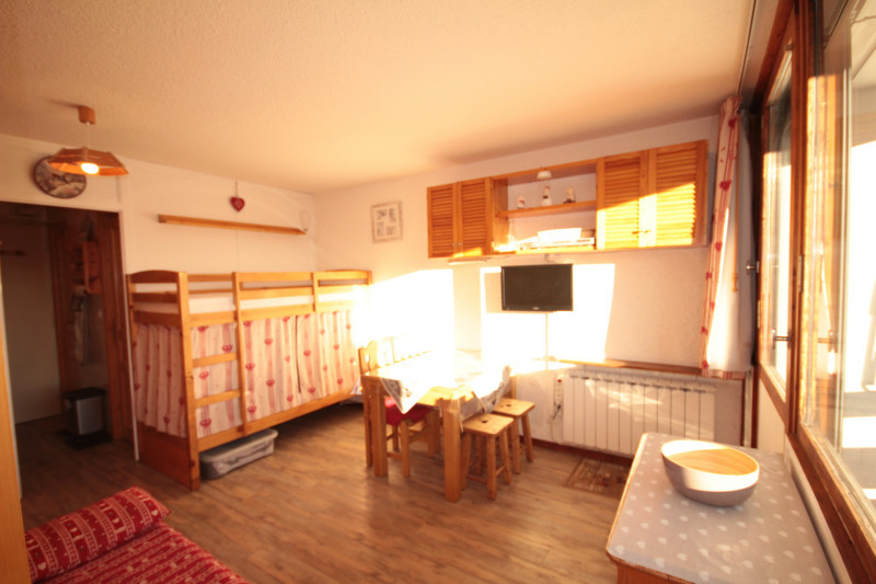 _lv_images__lot_0100000019_08_21187162