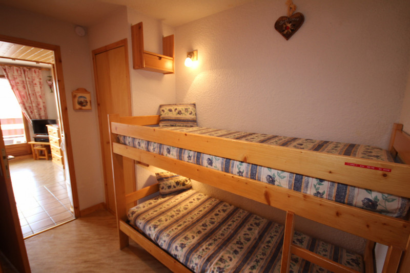 _lv_images__lot_0100000040_02_23550469
