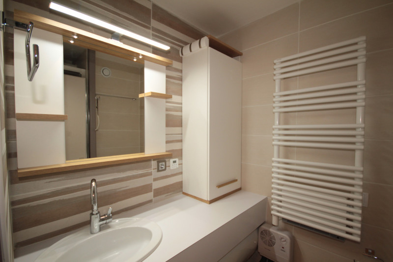 _lv_images__lot_0100000042_03_20910888