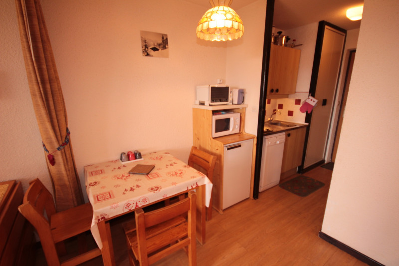 _lv_images__lot_0100000042_06_20496464