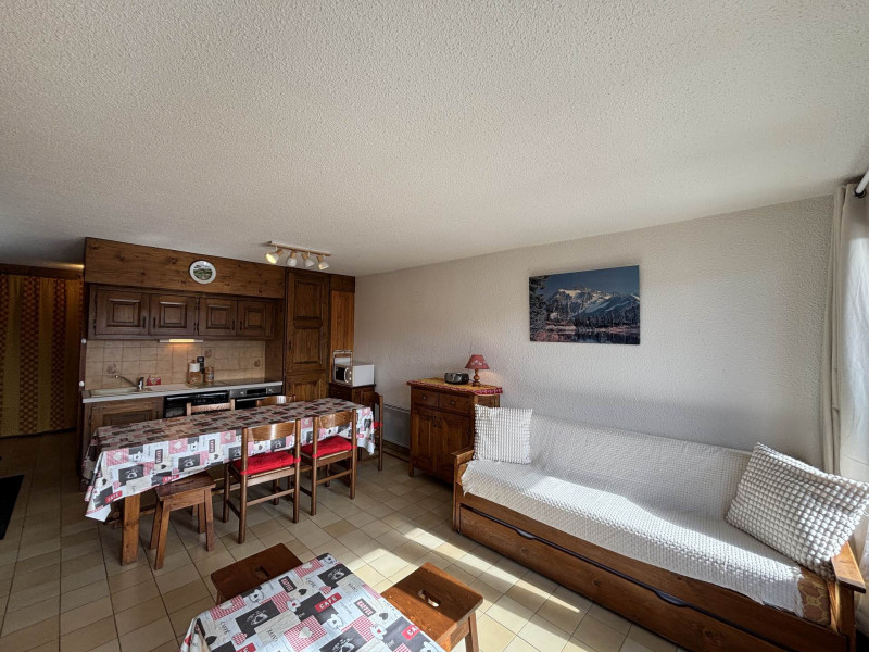 _lv_images__lot_0100000050_01_18991969
