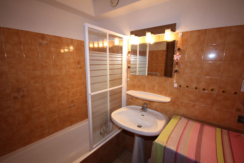 _lv_images__lot_0100000050_03_20819176