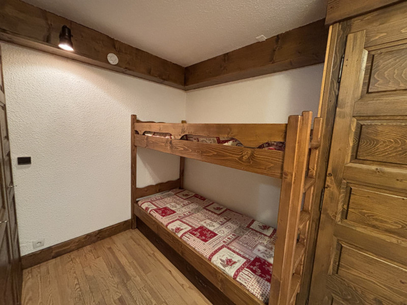 _lv_images__lot_0100000050_10_18991977