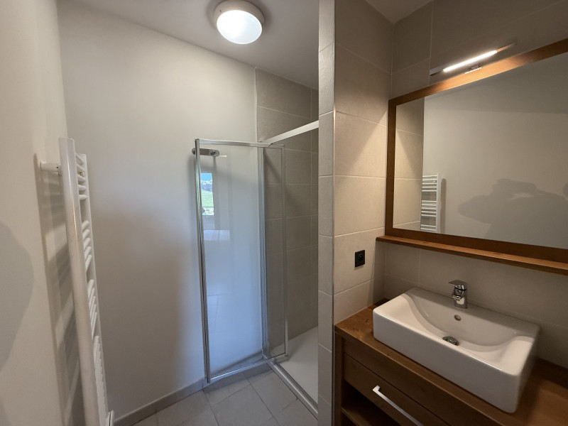 _lv_images__lot_0100000101_03_21756781