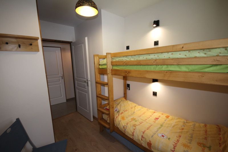 _lv_images__lot_0100000102_09_21380929