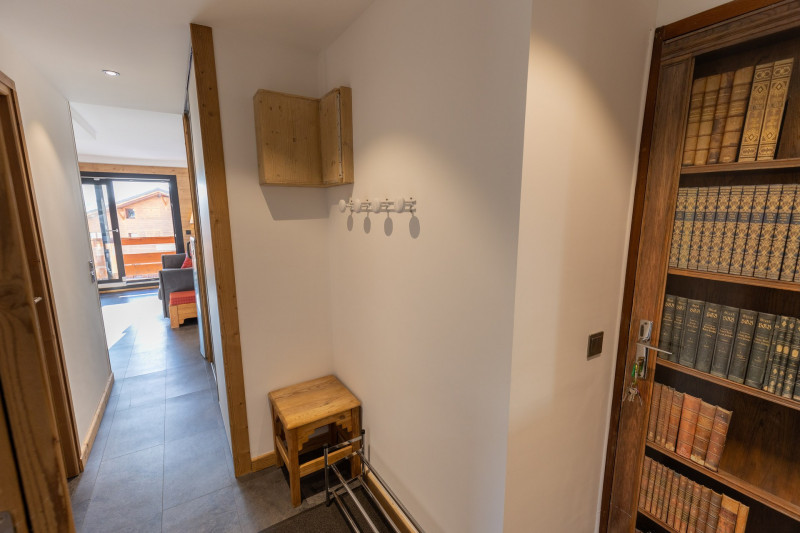 _lv_images__lot_0100000105_06_23600612
