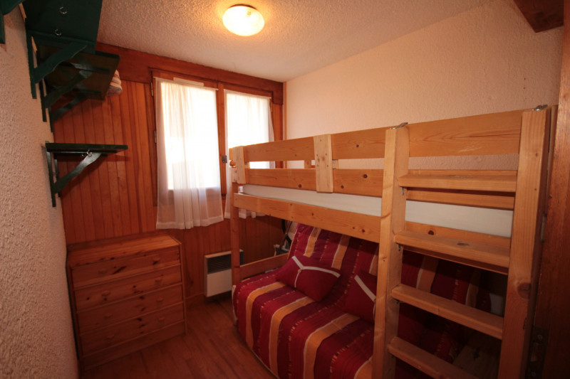 _lv_images__lot_0100000115_02_20114463