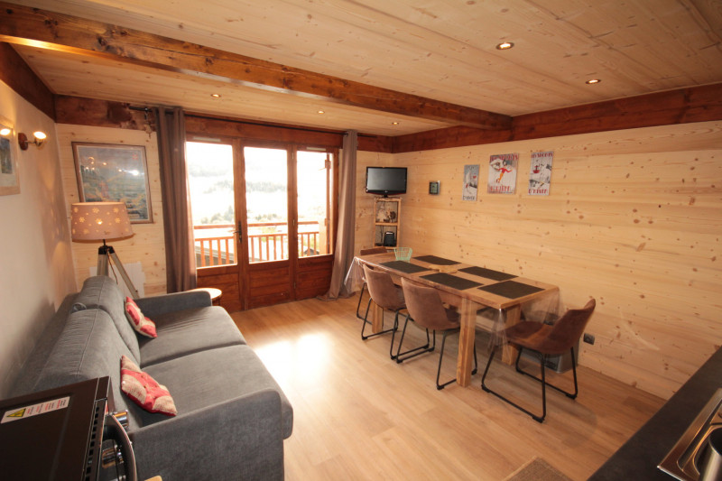 _lv_images__lot_0100000120_08_20253310