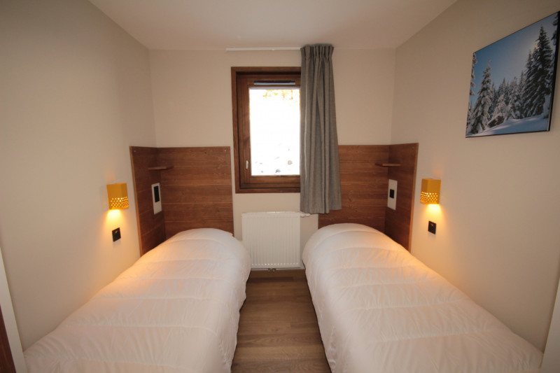 _lv_images__lot_0100000133_12_23701500