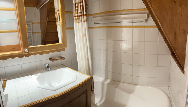 _lv_images__lot_0100000162_02_18986174
