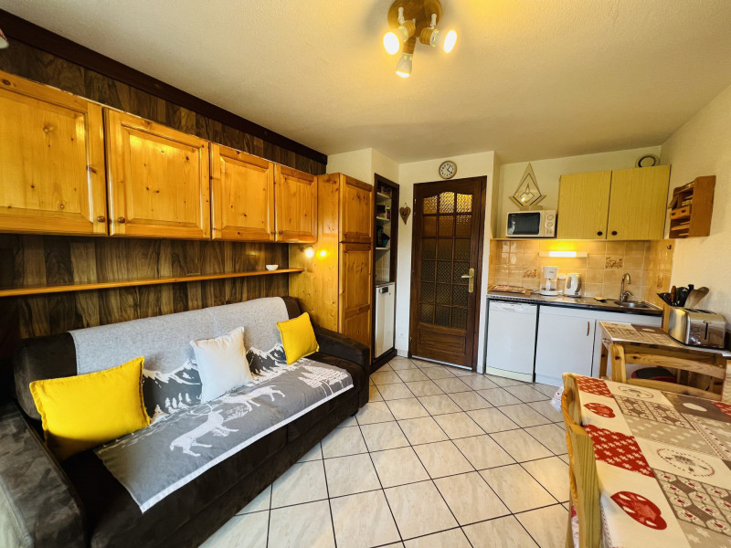 _lv_images__lot_0100000196_01_22356190