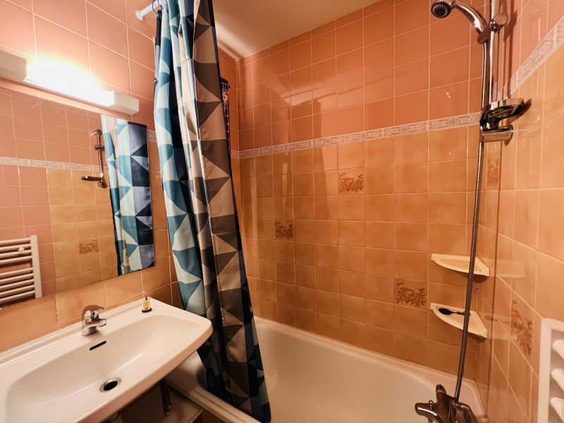 _lv_images__lot_0100000196_03_18967408