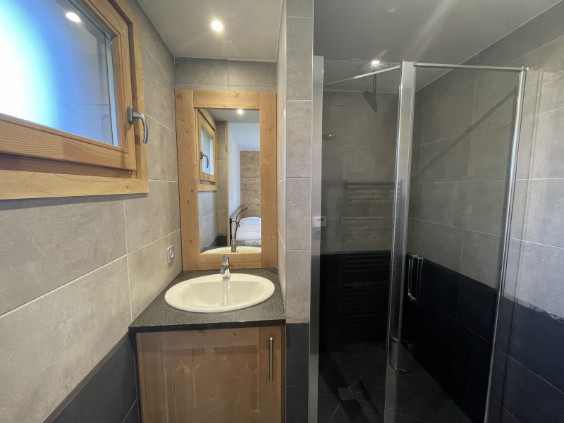 _lv_images__lot_0100000215_08_21906526