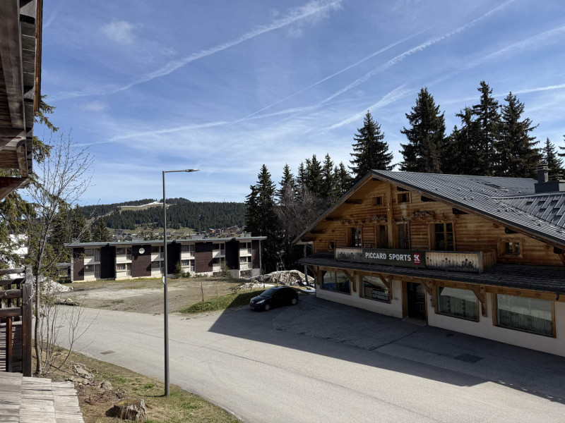_lv_images__lot_0100000261_15_23589804