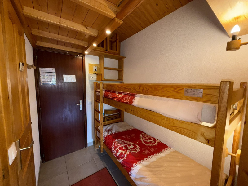 _lv_images__lot_0100000262_02_21692753