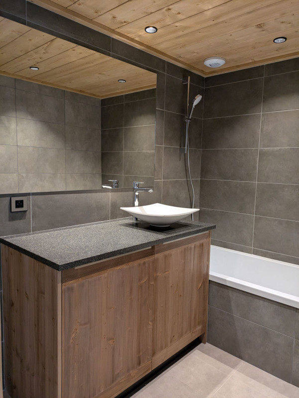 pxl-20251122-084048210-20519978