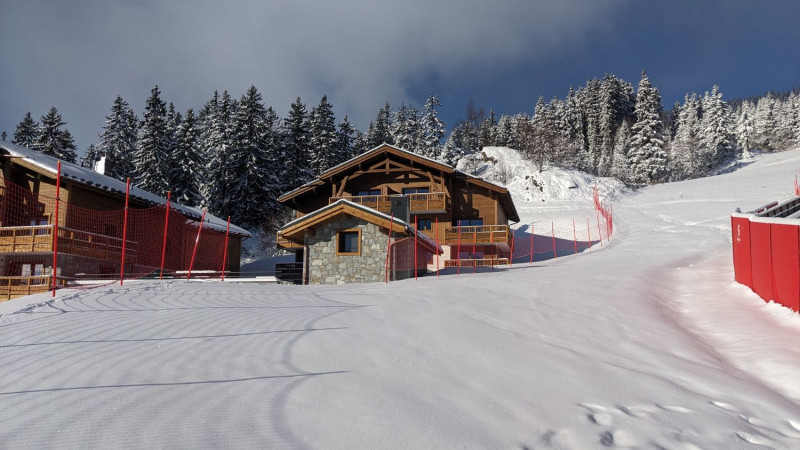 pxl-20251122-085946100-20519969